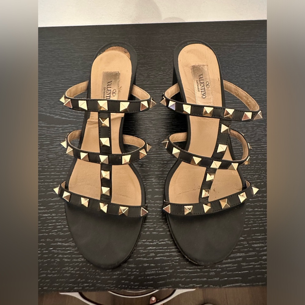 ROCKSTUD CALFSKIN LEATHER SLIDE SANDAL 60 MM